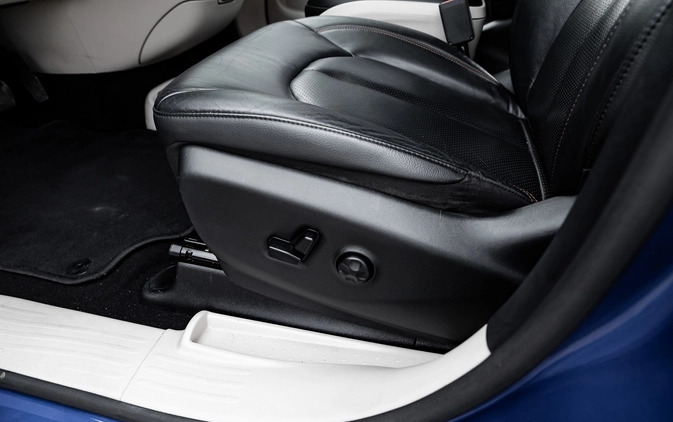 Chrysler Pacifica cena 138900 przebieg: 88000, rok produkcji 2020 z Szczecin małe 781